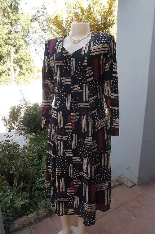 Stylish Black long sleeve dress with graphic print by Vinita size 40/16. Made in India . As new.