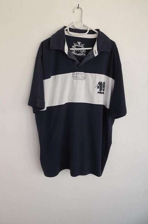 Good quality navy and white stone harbour golf shirt size XXL.Made in heavy 80% cotton and 20% polye