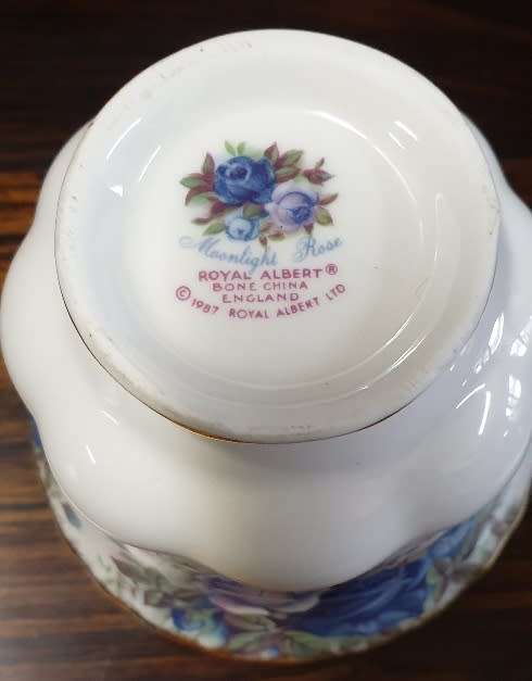 8 x Royal Albert "Moonlight" Trios