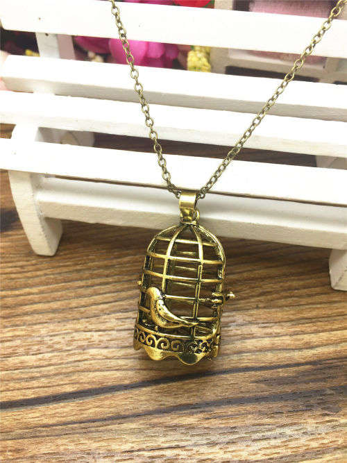 Essential Oil Aromatherapy  Locket Necklace!! STUNNING DESIGN**-