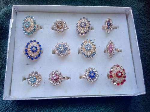 Small business start up!! over 600 items of jewelry!!