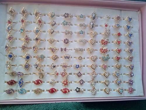 Small business start up!! over 600 items of jewelry!!