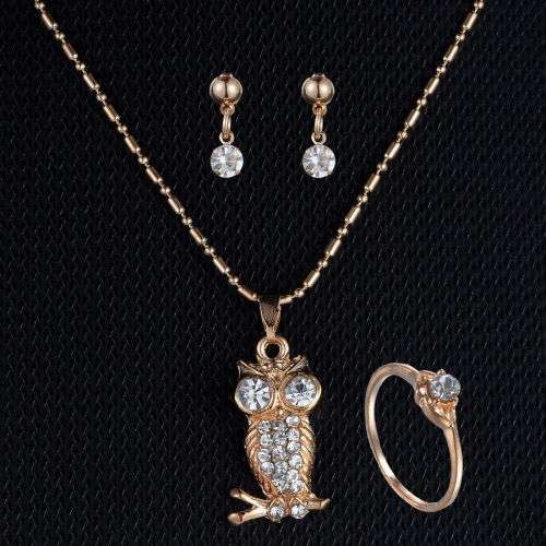 Beautiful 4 piece set various designs.. LOWEST shipping!