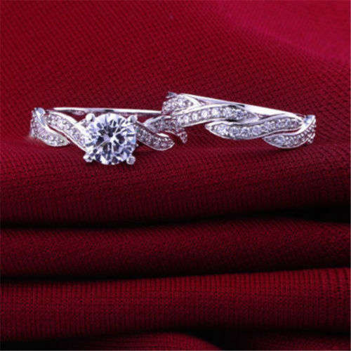 Stunning Engagement ring with Cubic zircons...