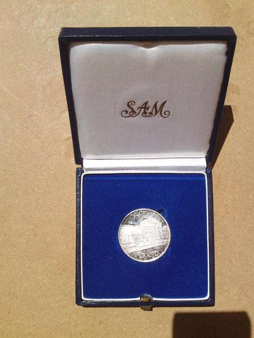1910 - 1985 Parlement silver R1. Blue and pink tinting. In SA mint box. Reduced to go