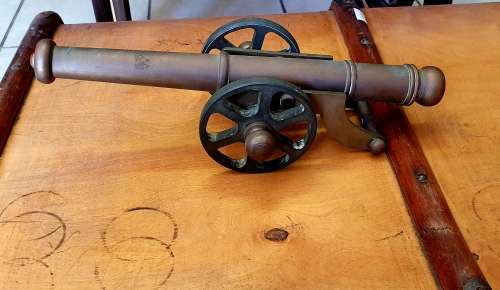 CANNON. SOLID BRASS. MADE TO SCALE. 34CM LONG.
