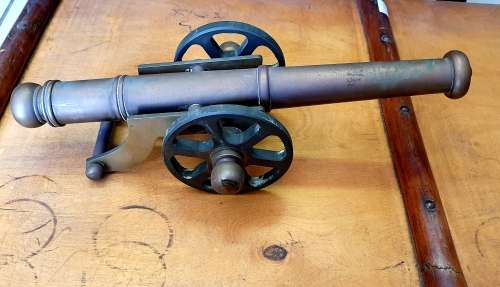 CANNON. SOLID BRASS. MADE TO SCALE. 34CM LONG.