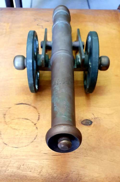 CANNON. SOLID BRASS. MADE TO SCALE. 34CM LONG.