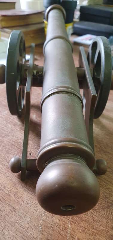 CANNON. SOLID BRASS. MADE TO SCALE. 34CM LONG.