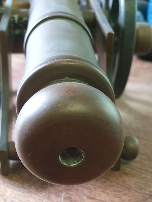 CANNON. SOLID BRASS. MADE TO SCALE. 34CM LONG.