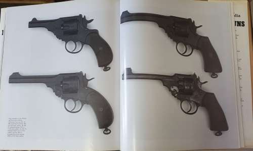 HANDGUNS..THE NEW ENCYCLOPEDIA OF HANDGUNS. Christopher Chant.