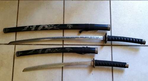 SAMURAI KATANAS BLACK DRAGON. PERFECT BATTLE READY REPLICAS.  2 X SWORDS.