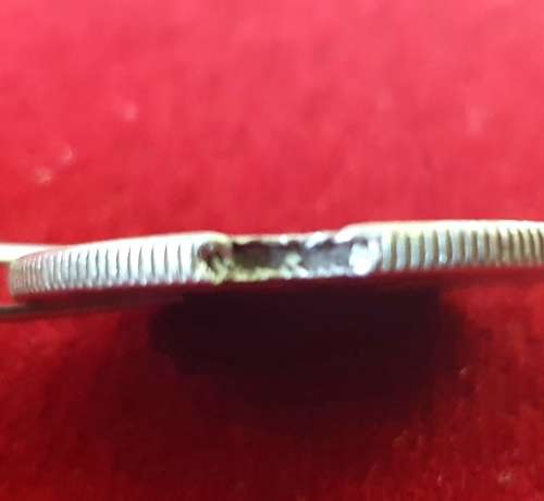 ERROR STRUCK. 1981 ONE RAND ( R1 ) COIN. SOUTH AFRICAN MINT. CLIPPED