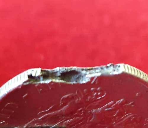 ERROR STRUCK. 1981 ONE RAND ( R1 ) COIN. SOUTH AFRICAN MINT. CLIPPED