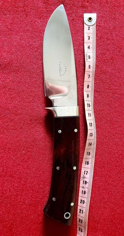 HUNTING KNIFE. STAINLESS STEEL. HAND MADE. 23 CM LONG.