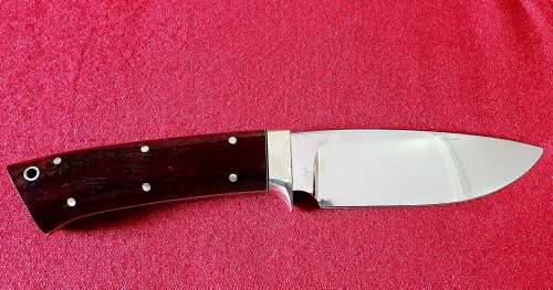 HUNTING KNIFE. STAINLESS STEEL. HAND MADE. 23 CM LONG.