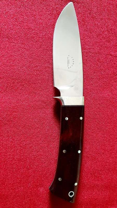 HUNTING KNIFE. STAINLESS STEEL. HAND MADE. 23 CM LONG.
