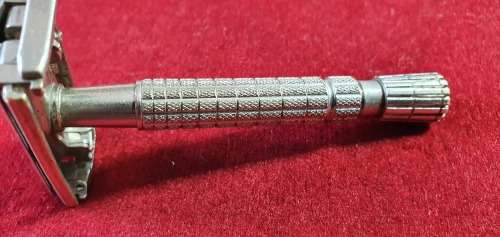 RAZORS. 2 X GILLETTE. VINTAGE. SAFETY RAZORS.