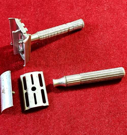 RAZORS. 2 X GILLETTE. VINTAGE. SAFETY RAZORS.