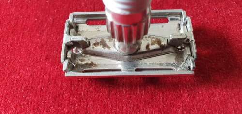 RAZOR 1 X GILLETTE. VINTAGE. SAFETY RAZOR. MADE IN ENGLAND.
