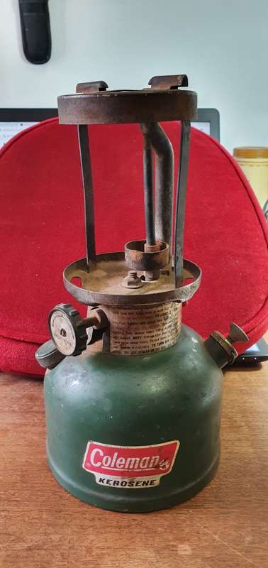 COLEMAN KEROSENE VINTAGE LAMP . MADE IN U.S.A.