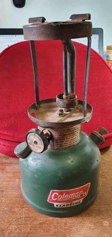 COLEMAN KEROSENE VINTAGE LAMP . MADE IN U.S.A.