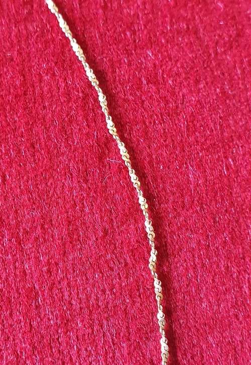 9 CT  GOLD NECK CHAIN. ( 2gr)  50 cm LONG.