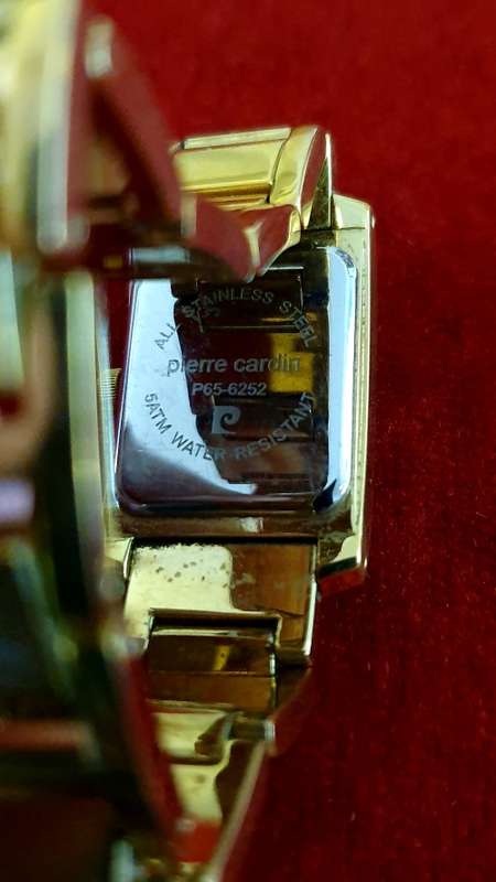 PIERRE CARDIN ( ICE DIAMONDS) LADY WATCH. SEE DESCRIPTION.