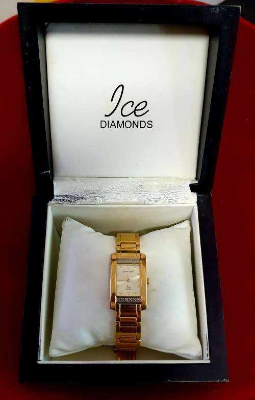 PIERRE CARDIN ( ICE DIAMONDS) LADY WATCH. SEE DESCRIPTION.