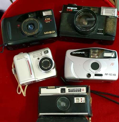 COLLECTION VINTAGE CAMERAS AND BAGS  !! SEE DESCRIPTION!!