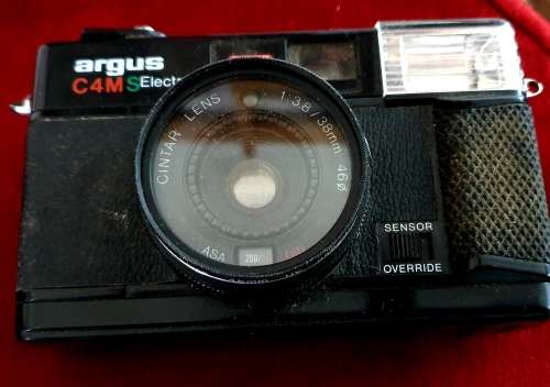 COLLECTION VINTAGE CAMERAS AND BAGS  !! SEE DESCRIPTION!!