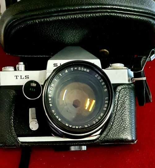 SINLEX TLS 55mm LENS CAMERA WITH LEATHER CASE.