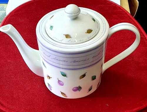 MARK & SPENCER. BERRIES AND LEAVES HIGH TEA SET. AS GOOD AS NEW. 21 PIECE SET.