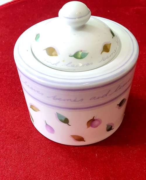 MARK & SPENCER. BERRIES AND LEAVES HIGH TEA SET. AS GOOD AS NEW. 21 PIECE SET.