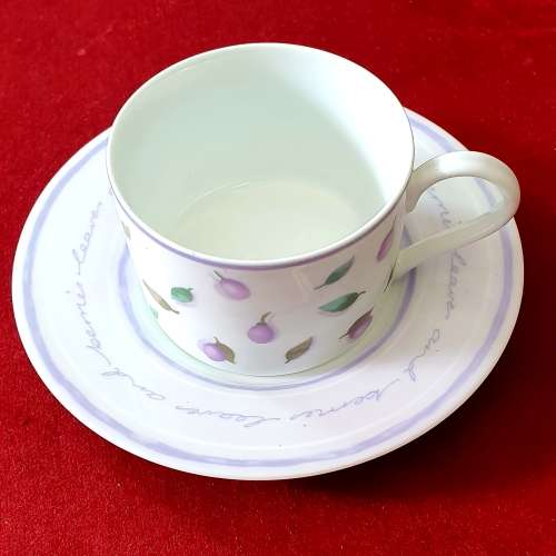 MARK & SPENCER. BERRIES AND LEAVES HIGH TEA SET. AS GOOD AS NEW. 21 PIECE SET.