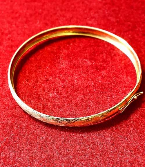 GOLD 9 ct. BANGLE .  ( 4.7 gr ) GOLD. VERY FINE DESIGN !!