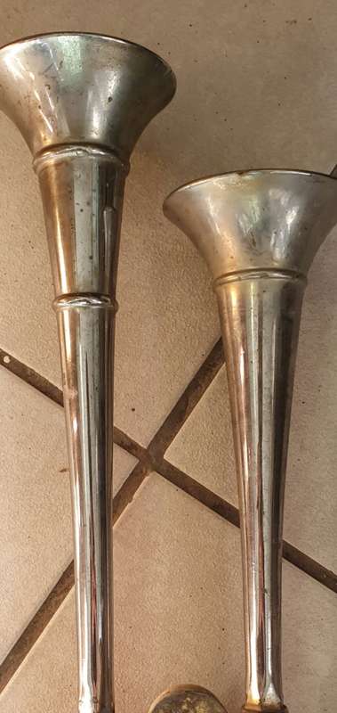 VINTAGE 1960 CHROME AIR DOUBLE HORN CAR / TRUCK . 40CM LONG