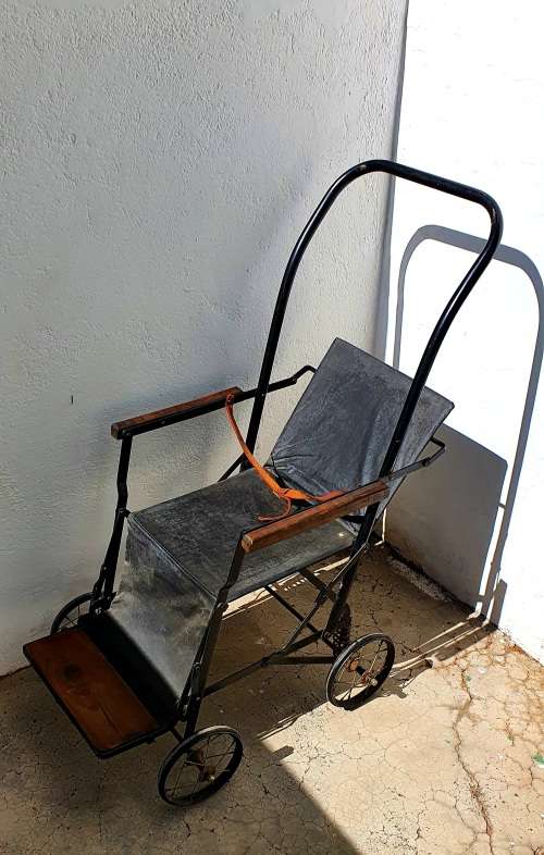 ANTIQUE 1890 BABY PRAM. BEAUTIFUL RARE FIND IN EXCEPTIONAL CONDITION!!
