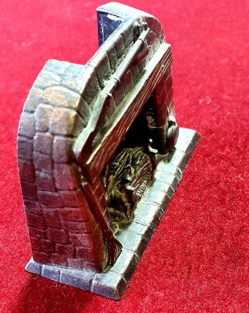 VINTAGE BRONZE DIECAST ANTIQUE HUNTERS FIREPLACE MODEL.1970's. FINE DETAIL WITH WORKING PARTS!!