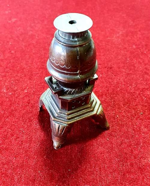 VINTAGE BRONZE DIECAST ANTIQUE HEATER MODEL.1970's. FINE DETAIL WITH WORKING PARTS!!