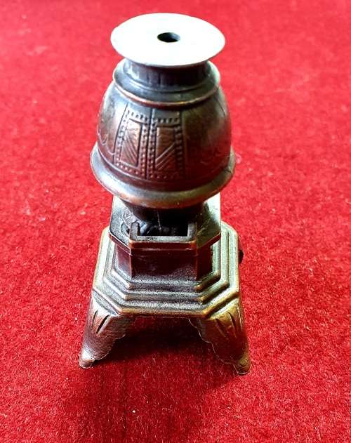 VINTAGE BRONZE DIECAST ANTIQUE HEATER MODEL.1970's. FINE DETAIL WITH WORKING PARTS!!