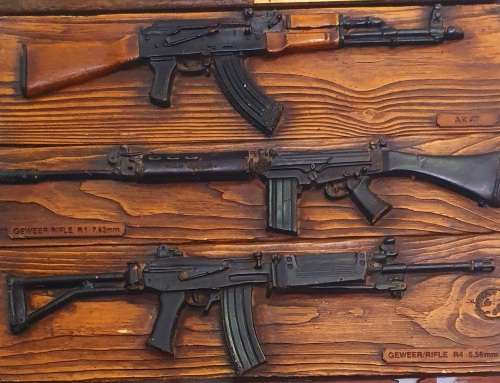 ANGOLA BORDER WAR ERA RESIN CAST REPLICAS . R1, R4, AK47. THE GUNS USED IN THE WAR.