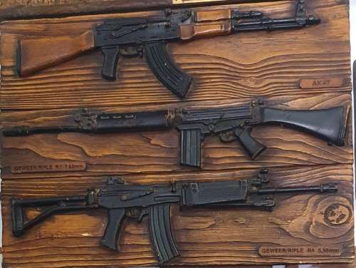 ANGOLA BORDER WAR ERA RESIN CAST REPLICAS . R1, R4, AK47. THE GUNS USED IN THE WAR.