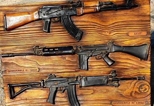 ANGOLA BORDER WAR ERA RESIN CAST REPLICAS . R1, R4, AK47. THE GUNS USED IN THE WAR.