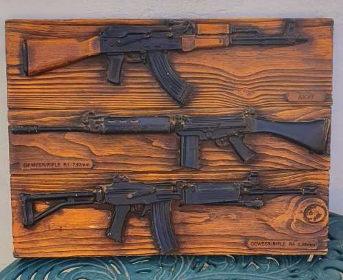ANGOLA BORDER WAR ERA RESIN CAST REPLICAS . R1, R4, AK47. THE GUNS USED IN THE WAR.