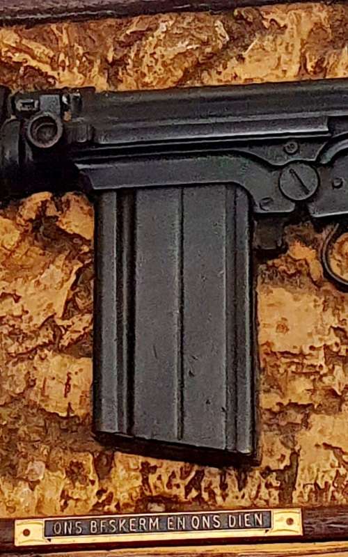 ANGOLA BUSH WAR ERA. R1. 7.62 . 1/1 SCALE REPLICA WITH BULLET AND BAYONET .RESIN CAST .