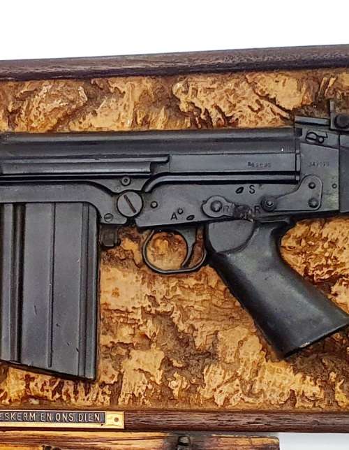 ANGOLA BUSH WAR ERA. R1. 7.62 . 1/1 SCALE REPLICA WITH BULLET AND BAYONET .RESIN CAST .