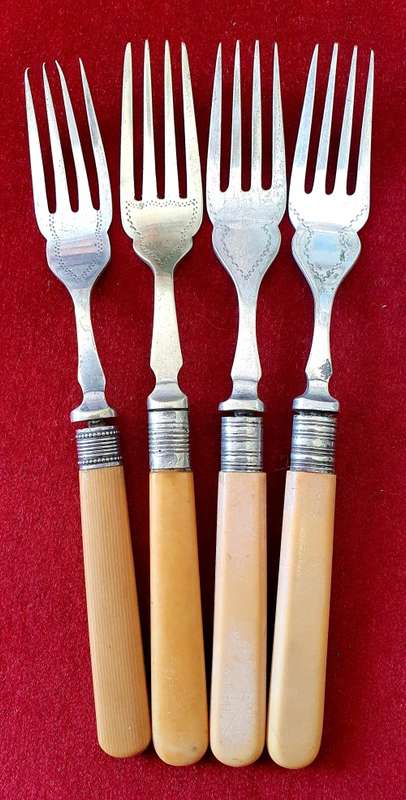 ANTIQUE BONE HANDLE FISH KNIFES AND FORKS SET . CIRCA 1910 .