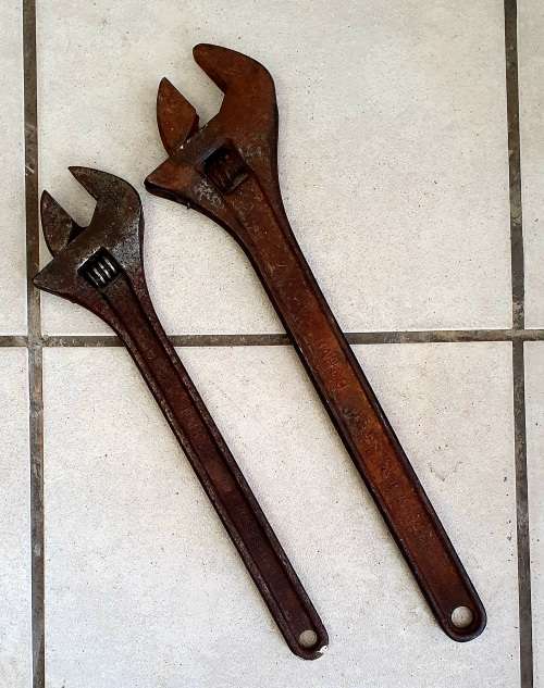 2 X ANTIQUE BAHCO MADE IN SWEDEN SHIFTING SPANNERS. 18" & 15"