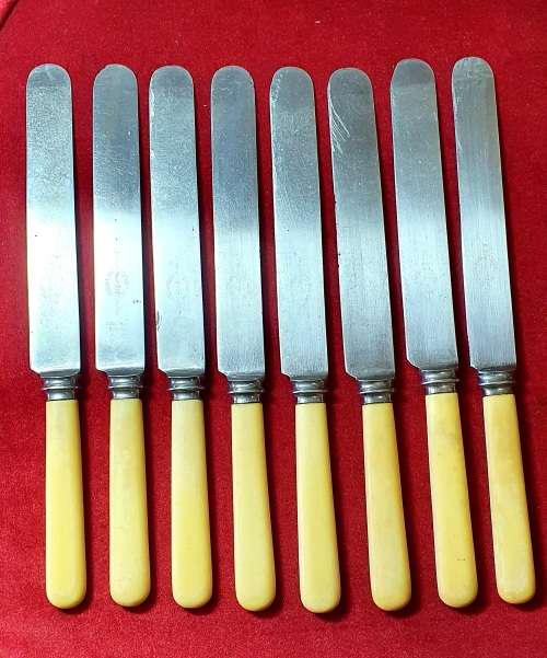 ANTIQUE 8 X  BONE HANDLE MAIN COARSE  KNIFE SET.CIRCA 1910 .BY APPOINTMENT OF KING GEORGE V.
